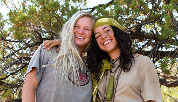 Two female Expanse Wilderness students